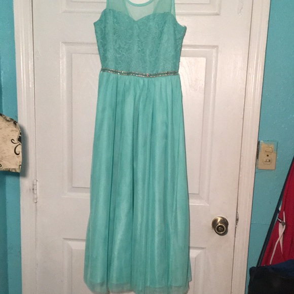 Beautiful dress size 14 color light y